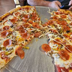 4th St. Pizza - Supreme pizza