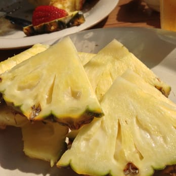 Aloha Mixed Plate - Even the pineapple is hard as a rock!!! Awful, terrible place. - Hawaiian Near Me - Lahaina, Hawaii