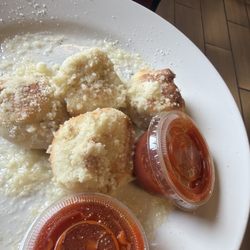 Time Square Pizza Downtown - Awesome garlic knots!!!