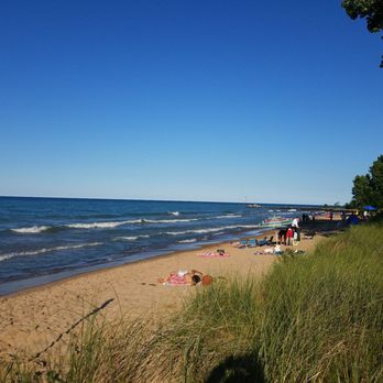 Gillson Park - Good waves today - Parks Near Me - Wilmette, Illinois
