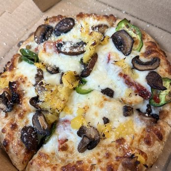 Island Brews - Personal size roasted garlic - Pizza Near Me - Kahului, Hawaii