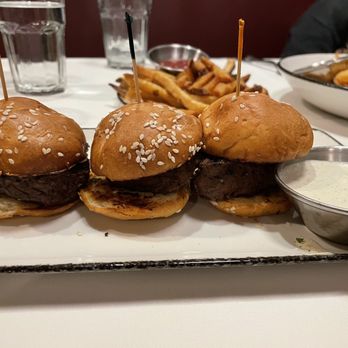 Harry & Izzy's - Filet sliders & delicious sauce - Steakhouses Near Me - Indianapolis, Indiana