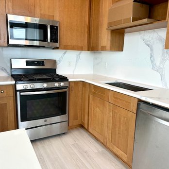 Eastern Kitchen - Quartz backsplash - Cabinetry Near Me - Melbourne, Florida