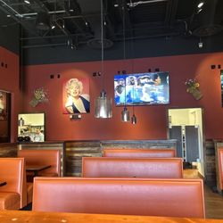 Papa Julio’s - Interior Dining Room