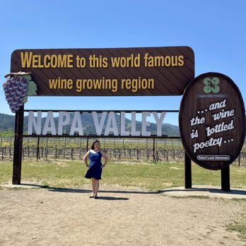 Napa Valley Welcome Sign - 04.18.21 great photo op that tells "you are here" at one of Napa Valley's two welcome signs along the St Helena Highway 29 - Landmarks & Historical Buildings Near Me - Napa, California