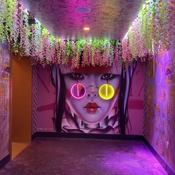 Nara-Ya - Pretty decor before you get on the elevator - Sushi Bars Near Me - Washington, DC, District of Columbia