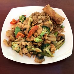 Grand Wok - Chicken with Mixed Veggies Lunch (Soup and Chips Included, But Shown Separately)