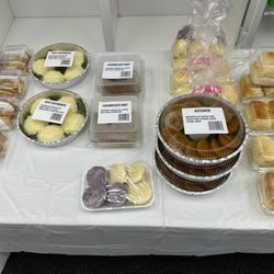Ligaya International Market - Fresh baked goods