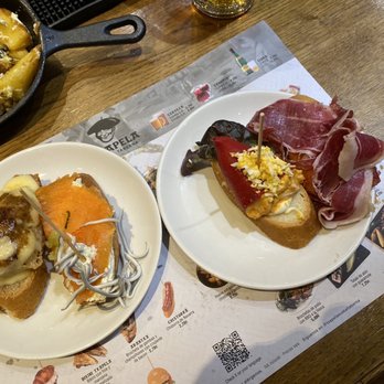 Txapela - Pinchos: Bacalao con piperrada, salmon con gulas, pimiento relleno de atun y huevo, cecina y parmesano con pistachos - Basque Near Me - Madrid, M