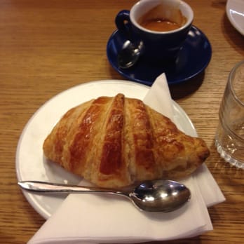 Dose - Plain croissant with espresso - Coffee & Tea Near Me - Paris, 75