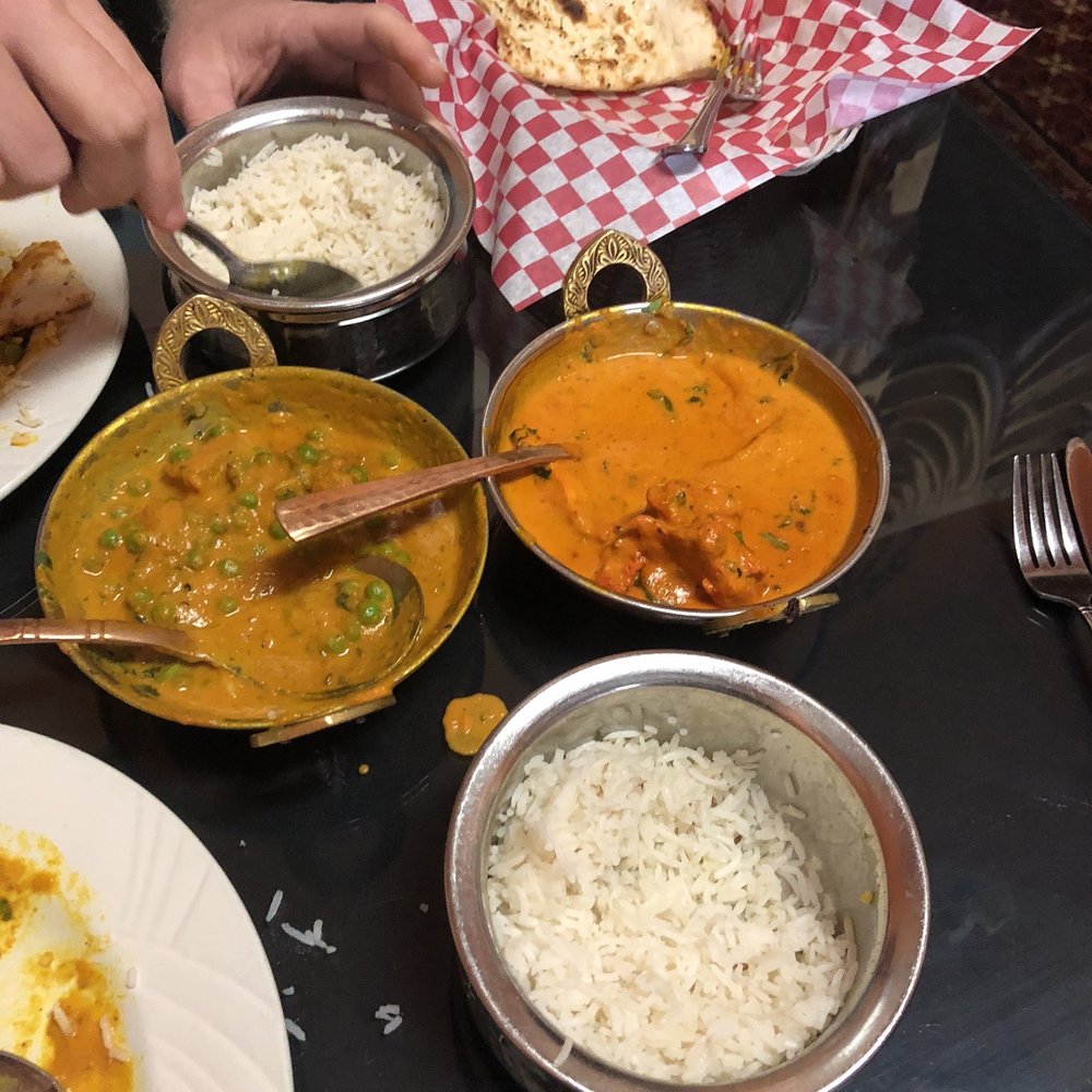 India Clay Oven - Aloo mutter and butter chicken with garlic naan - Indian Near Me - Branson, Missouri India Clay Oven - Aloo mutter and butter chicken with garlic naan - Indian Near Me - Branson, Missouri