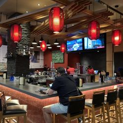 City Wok - Restaurant Bar Area Vibe & Decor