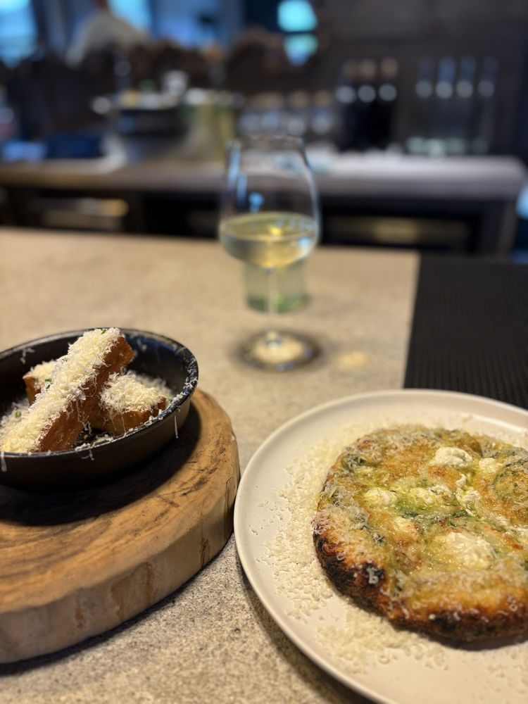 Cheeky Duck Vineyard Logo