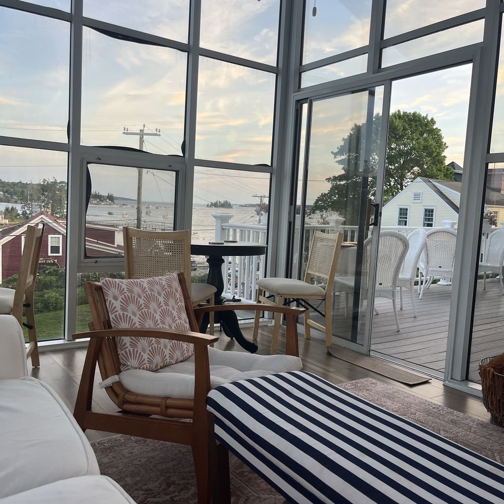 Greenleaf Inn - Common Solarium summer evening - Guest Houses Near Me - Boothbay Harbor, Maine Greenleaf Inn - Common Solarium summer evening - Guest Houses Near Me - Boothbay Harbor, Maine