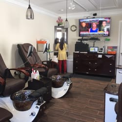 Nails 4U - Beautiful and relaxing place. I love going here.