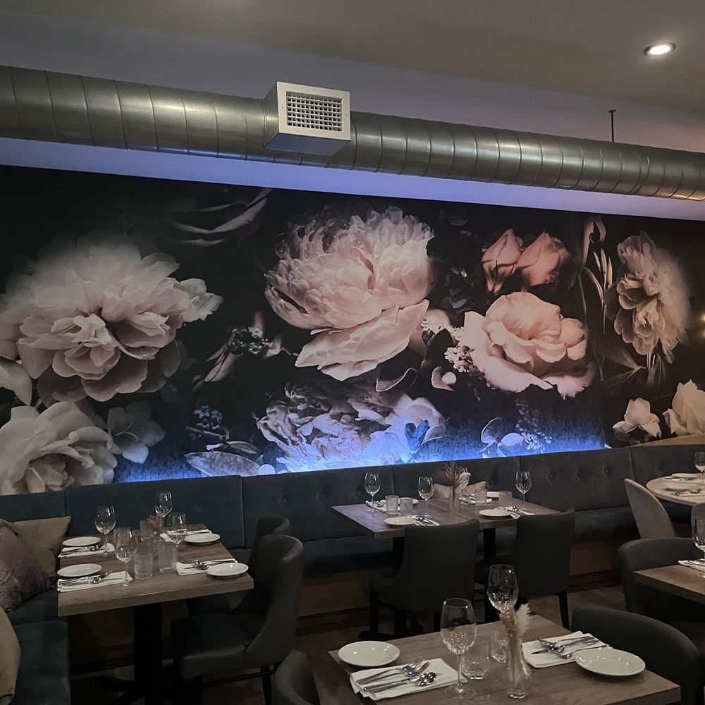 Angelina - Indoor decor - Italian Near Me - Ottawa, Ontario