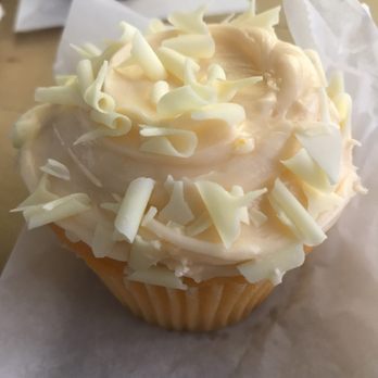 Frosted Cupcakery - Bakeries Near Me - Long Beach, California