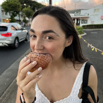 Leonard's Bakery - Best when eaten hot and fresh from the parking lot. - Bakeries Near Me - Honolulu, Hawaii Leonard's Bakery - Best when eaten hot and fresh from the parking lot. - Bakeries Near Me - Honolulu, Hawaii