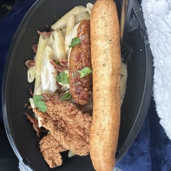 Applebee's Grill + Bar - IFour Cheese Mac N Cheese w/ Chicken Tenders - American Near Me - Lapeer, Michigan
