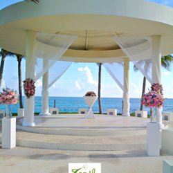 Florería Zazil - #cancunweddingflowers #gazebodecor #destinationweddings