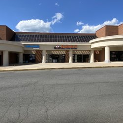Front entrance near Giant.