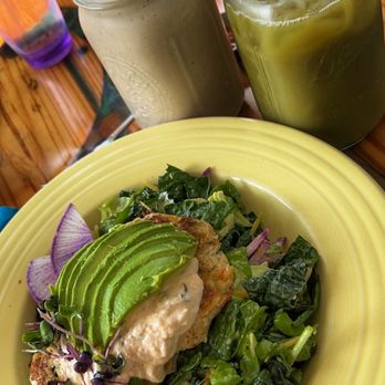 Moku Roots - Crab cake dish, smoothie of the week, & fresh pressed juice - Vegan Near Me - Kula, Hawaii