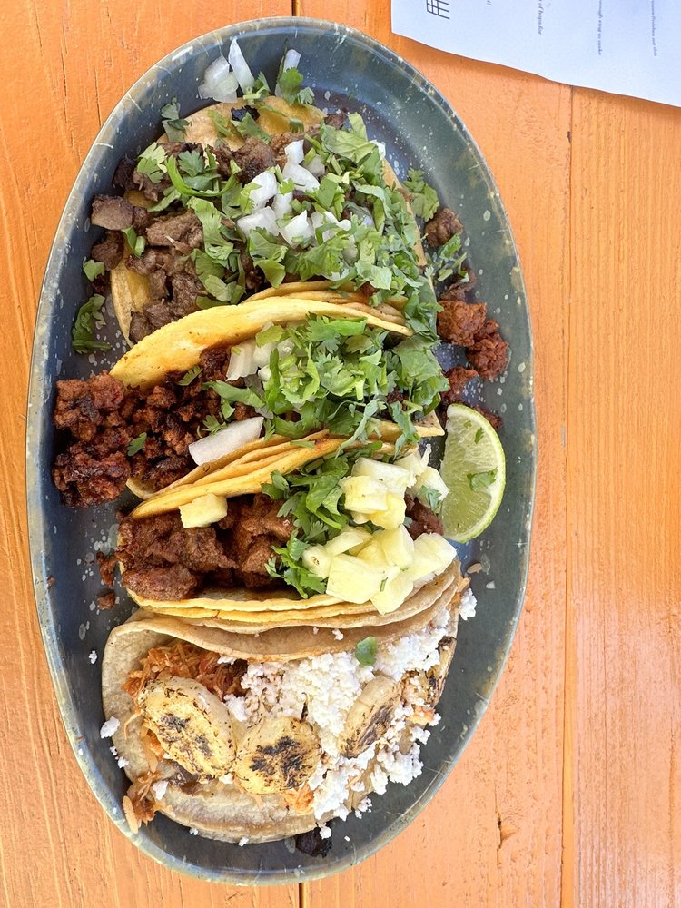 Food from Comalli Taqueria