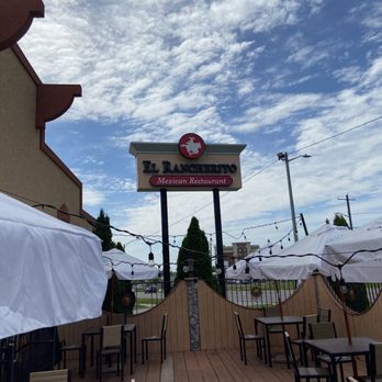 El Rancherito Mexican Restaurant - tables and umbrellas - Mexican Near Me - Mount Vernon, Illinois