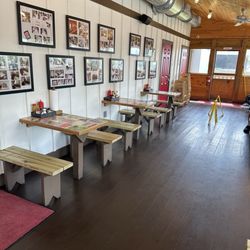 Stewby's Seafood Shanty - Indoor seating