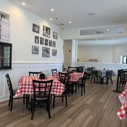 Berardi Brothers Pizza - Inside dining