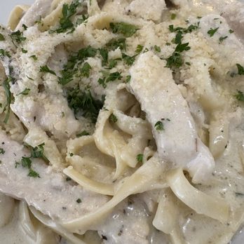Beneventi’s Italian Restaurant - Chicken Alfredo - Caterers Near Me - Mingus, Texas