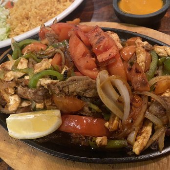 Jose's Authentic Mexican Restaurant - Fajitas, chicken, and beef looks good but the beef really tasted old - Mexican Near Me - Wisconsin Dells, Wisconsin