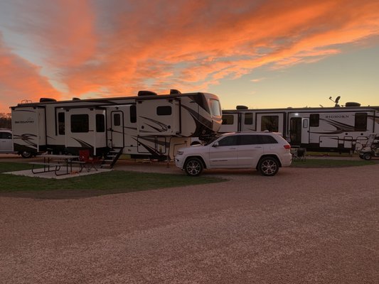 OLD RIVER ROAD RV RESORT - Updated January 2026 - 27 Photos - 310