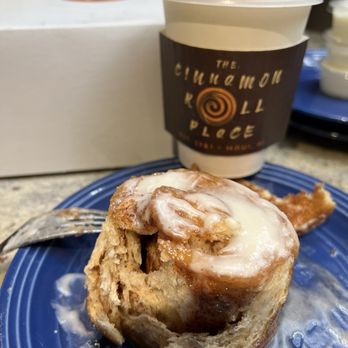 Cinnamon Roll Place - Bakeries Near Me - Kihei, Hawaii
