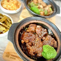 Yellow braised pork trotters