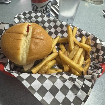 Carver Cafe - Mushroom burger - Delis Near Me - Damascus, Oregon