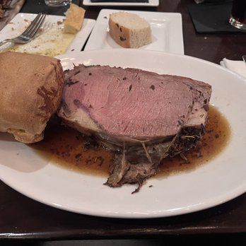 Precinct 10 - Prime rib with a pop over - New American Near Me - Weymouth, Massachusetts Precinct 10 - Prime rib with a pop over - New American Near Me - Weymouth, Massachusetts
