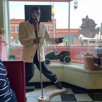 Boomerang Diner - Elvis has NOT left the building! - American Near Me - Wagoner, Oklahoma
