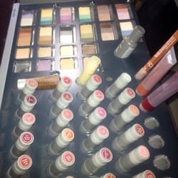 Anant Salon - Who likes makeup????