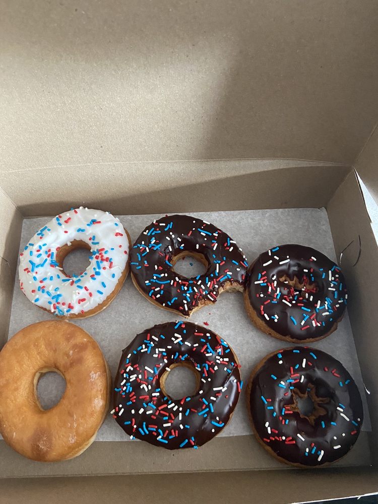 SPRINKLES DONUTS Updated August 2024 38 Photos & 33 Reviews 6450