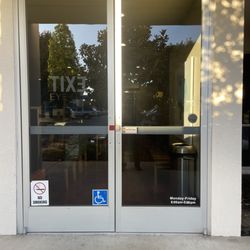 EYE-Q Vision Care - Selma - EXIT DOOR.                               Hours: 8:00AM - 5:00PM