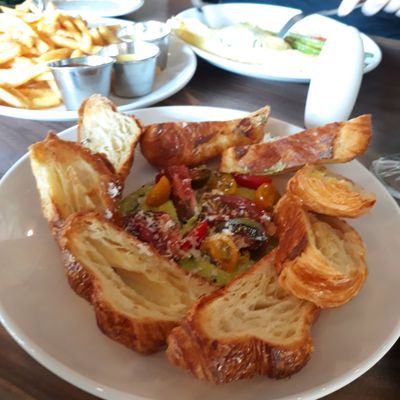Gallery Bistro & Bar by null