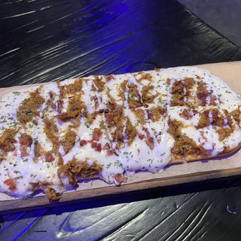 Shakertins - The Colony - Chicken Bacon Ranch Flatbread - Sports Bars Near Me - The Colony, Texas Shakertins - The Colony - Chicken Bacon Ranch Flatbread - Sports Bars Near Me - The Colony, Texas