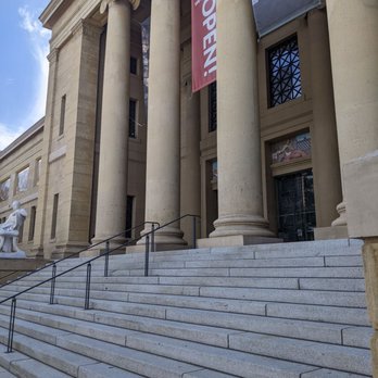 Cantor Arts Center - Front of museum - Museums Near Me - Palo Alto, California