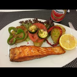 Viggos - Salmon a la plancha en el puerto de mazarron