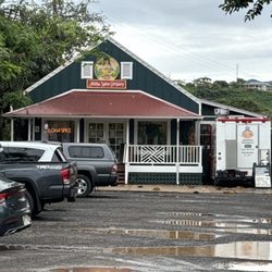 Aloha Spice Company - Small parking lot in front