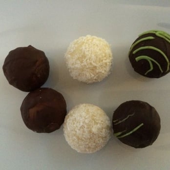 Restaurant Bel Etage - Homemade praline assortment: woodruff, coconut and Bailey's (Compliments of the house). - Modern European Near Me - Basel, BS