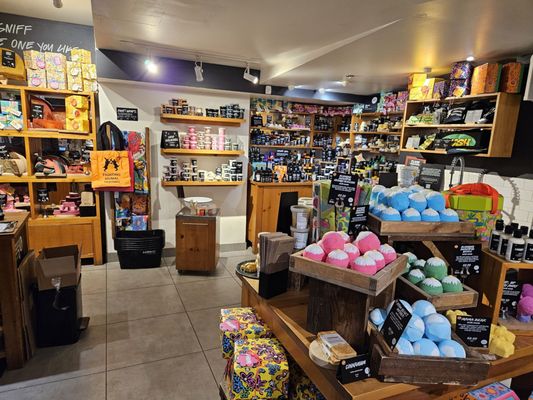 Lush Cosmetics Harbor East by null