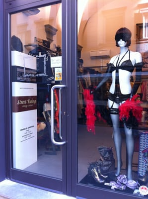 Street Doing Vintage Couture by null