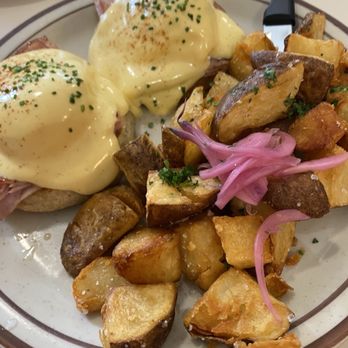 The Mont - Classic Benedict - Breakfast & Brunch Near Me - Portland, Oregon The Mont - Classic Benedict - Breakfast & Brunch Near Me - Portland, Oregon